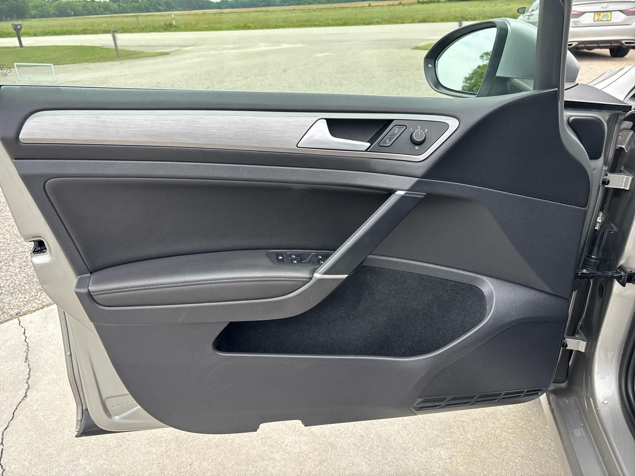 Volkswagen Golf SportWagen TDI SE 6A 2015