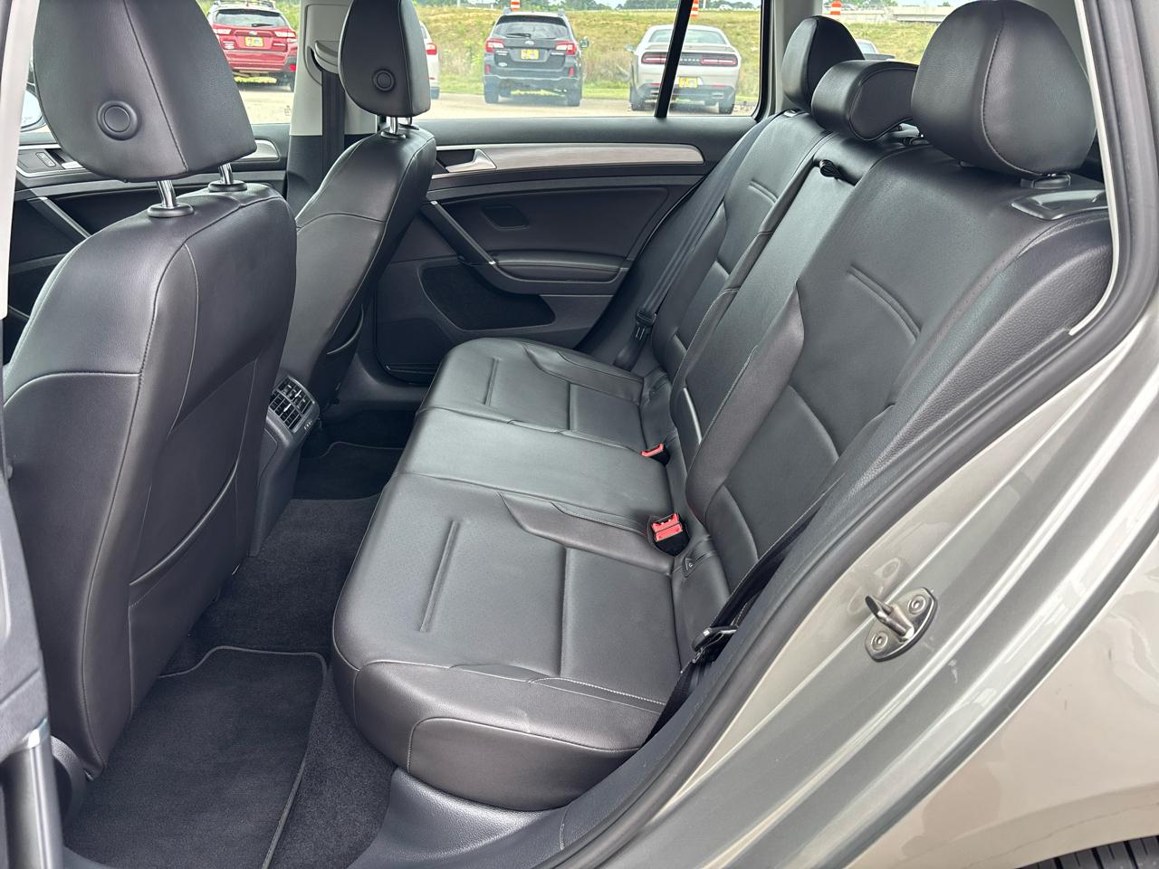 Volkswagen Golf SportWagen TDI SE 6A 2015