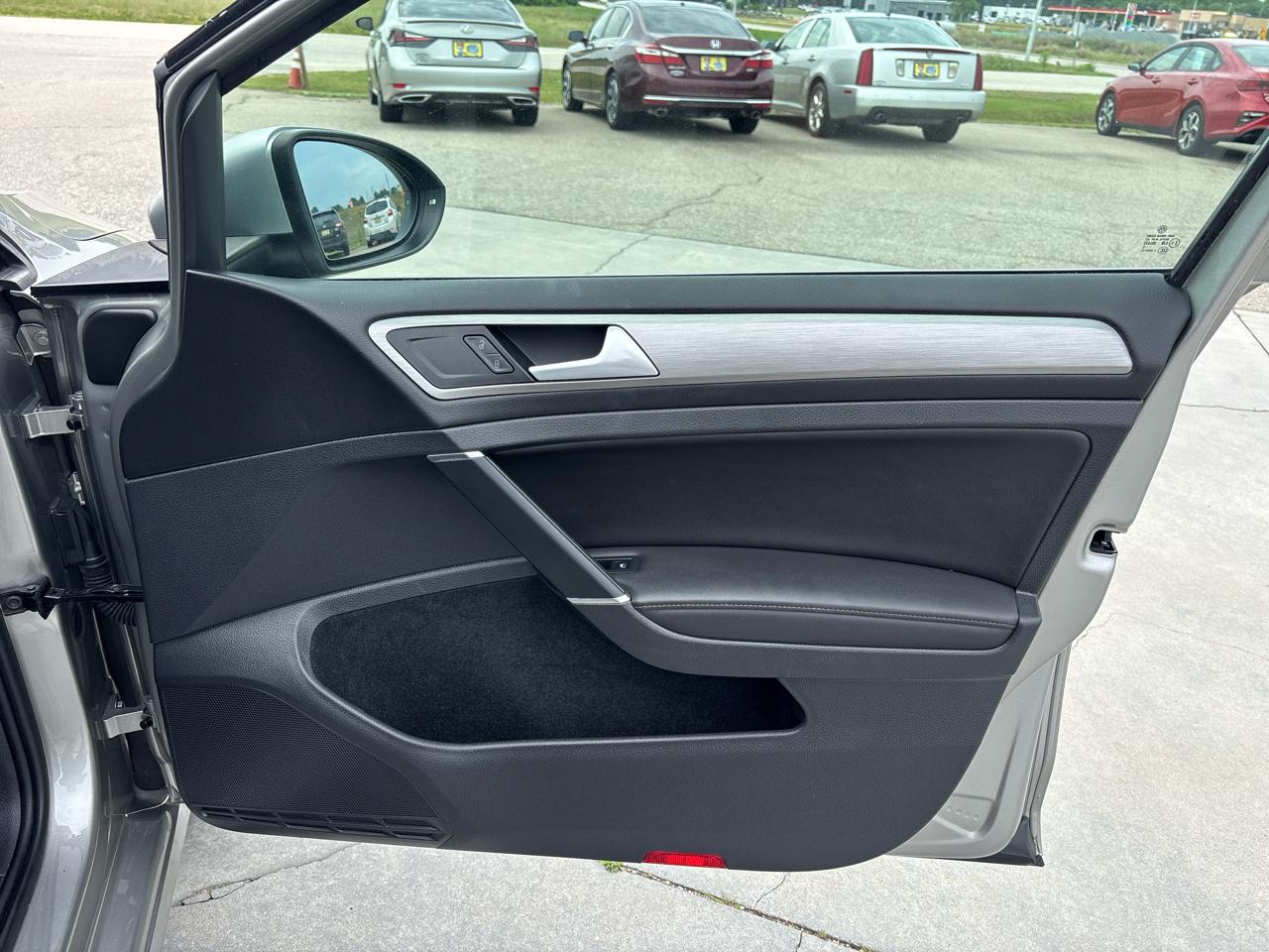 Volkswagen Golf SportWagen TDI SE 6A 2015