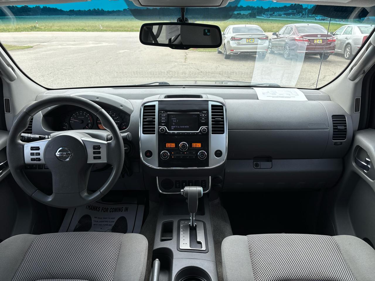 Nissan Frontier 2WD Crew Cab SWB Auto SV 2015