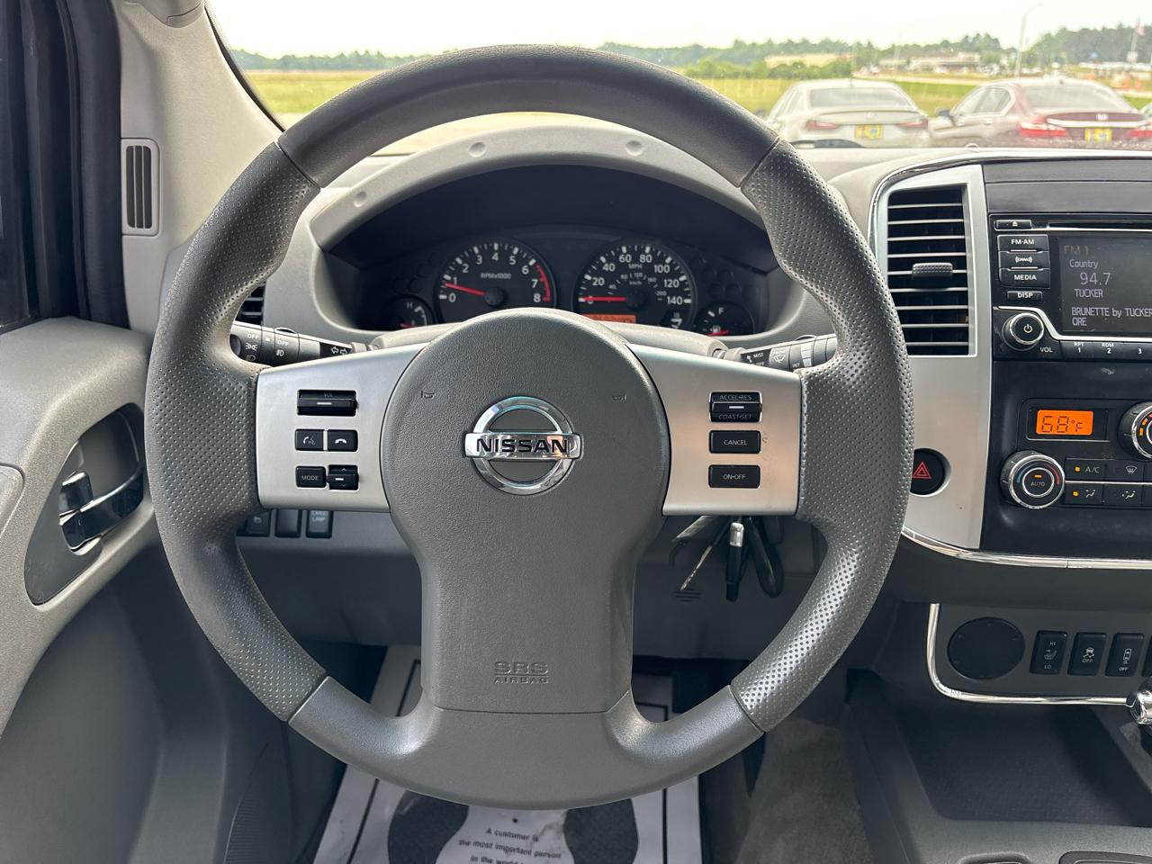 Nissan Frontier 2WD Crew Cab SWB Auto SV 2015