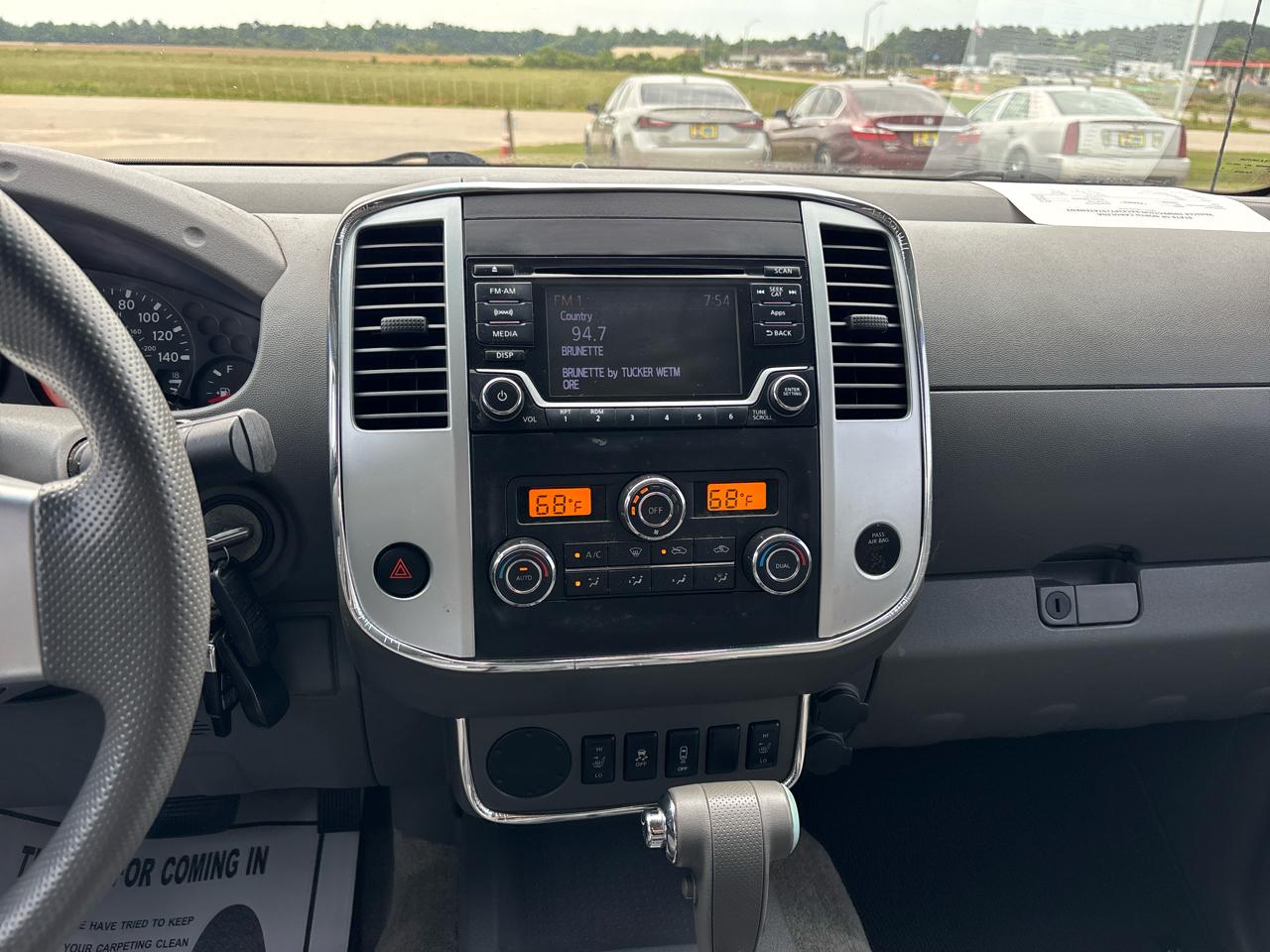 Nissan Frontier 2WD Crew Cab SWB Auto SV 2015