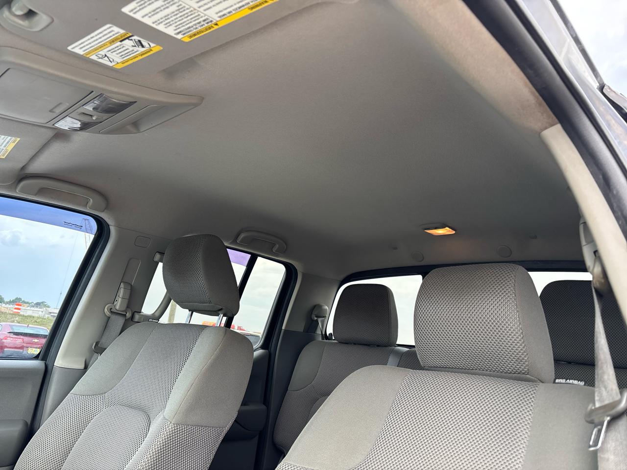 Nissan Frontier 2WD Crew Cab SWB Auto SV 2015