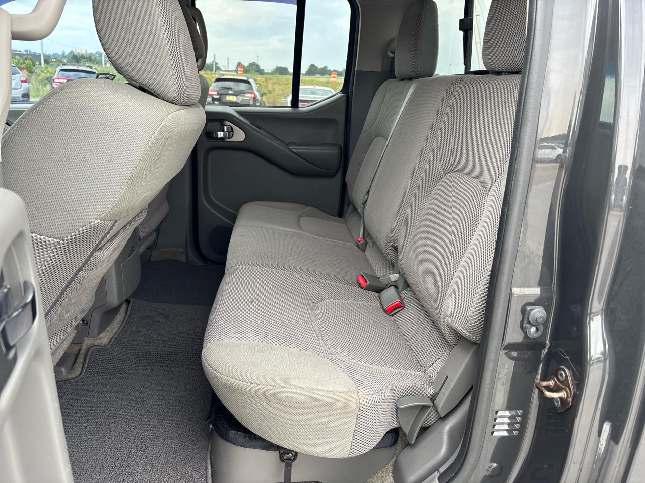 Nissan Frontier 2WD Crew Cab SWB Auto SV 2015