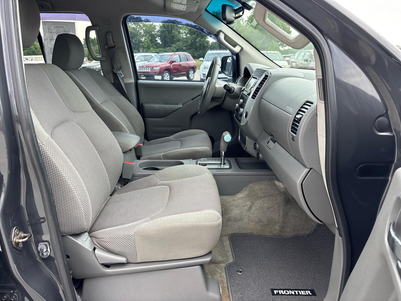 Nissan Frontier 2WD Crew Cab SWB Auto SV 2015