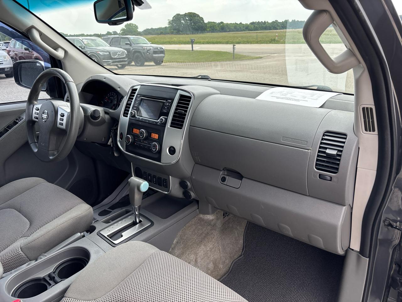 Nissan Frontier 2WD Crew Cab SWB Auto SV 2015