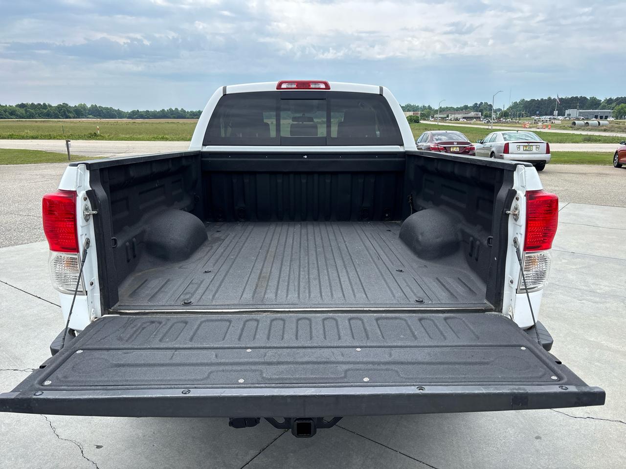 Toyota Tundra 2WD Truck Double Cab 5.7L V8 6-Spd AT SR5 (Natl) 2010