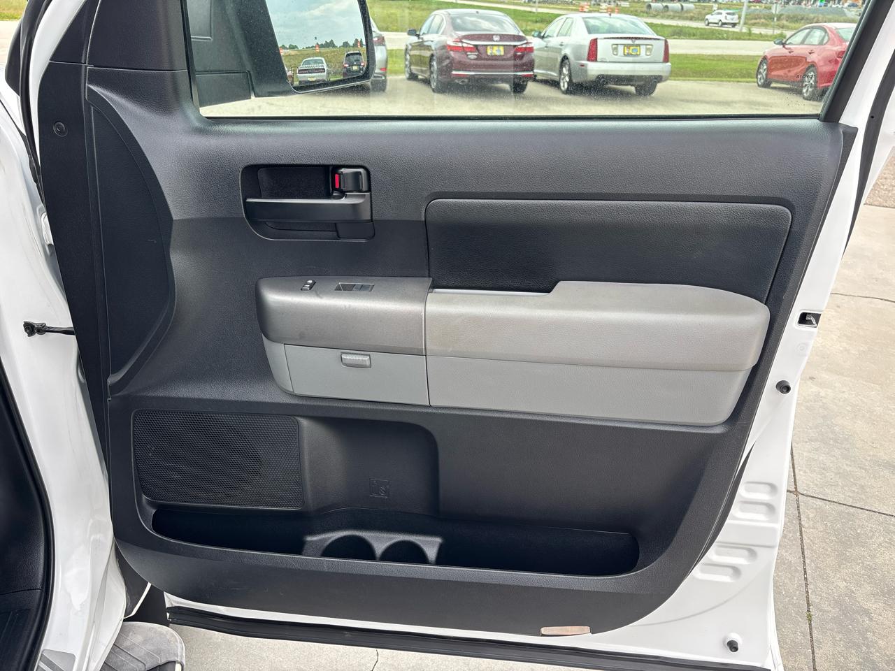 Toyota Tundra 2WD Truck Double Cab 5.7L V8 6-Spd AT SR5 (Natl) 2010