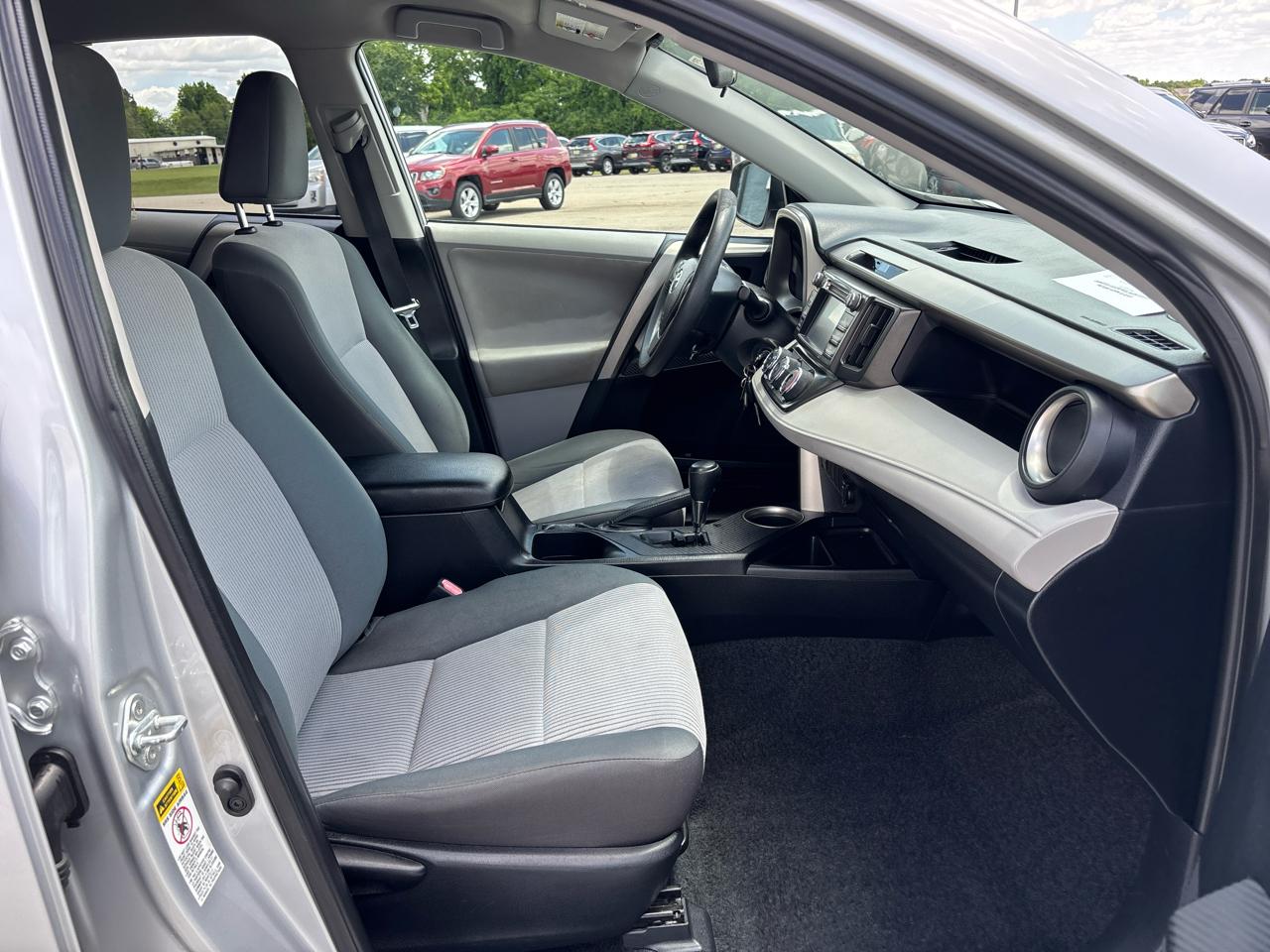 Toyota RAV4 FWD 4dr LE (Natl) 2013