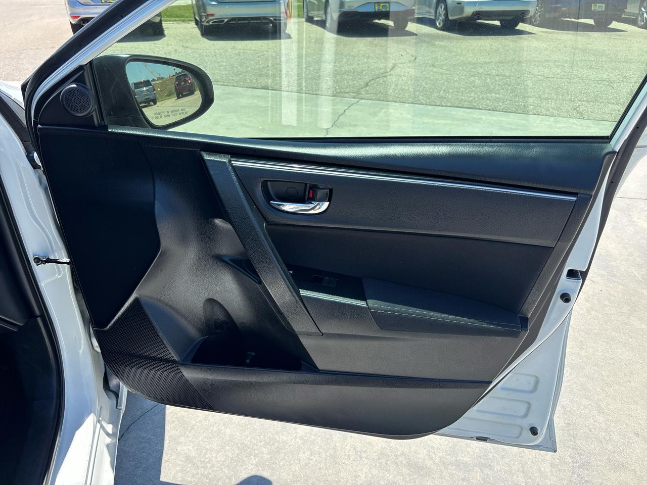 Toyota Corolla 4dr Sdn LE Auto 2018