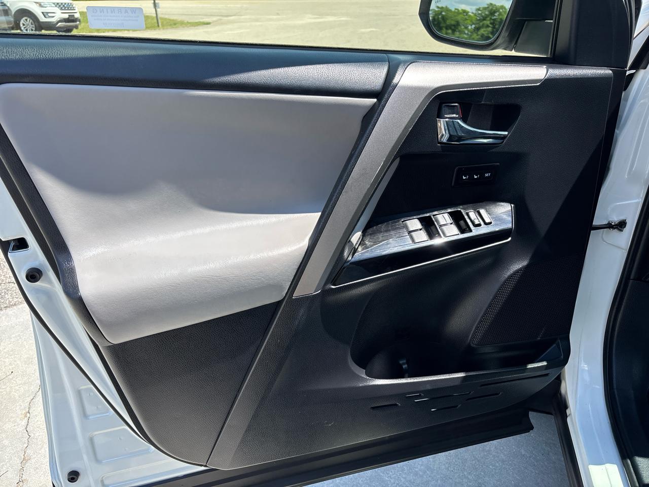 Toyota RAV4 Hybrid Limited AWD (Natl) 2018