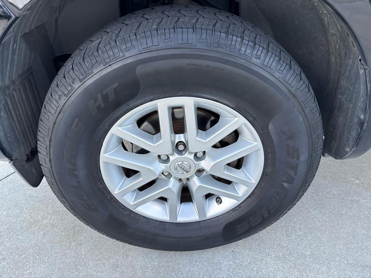 Nissan Frontier 2WD Crew Cab SWB Auto SV 2015