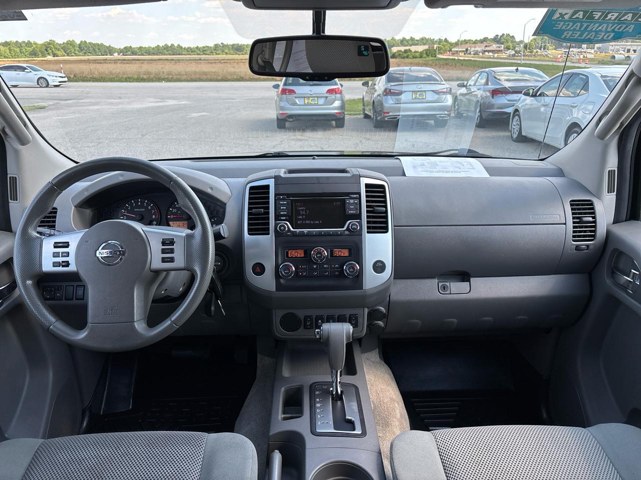 Nissan Frontier 2WD Crew Cab SWB Auto SV 2015