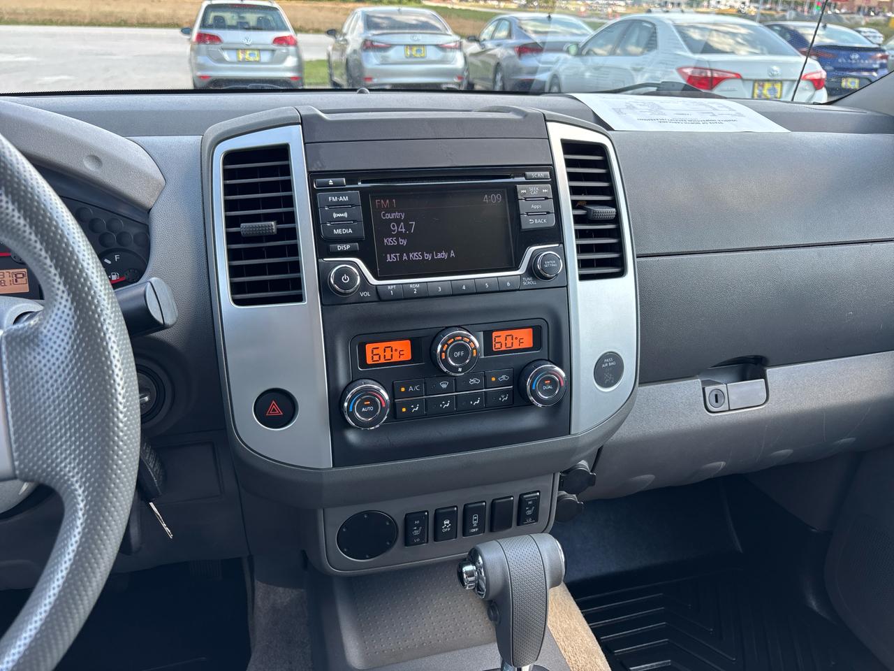 Nissan Frontier 2WD Crew Cab SWB Auto SV 2015