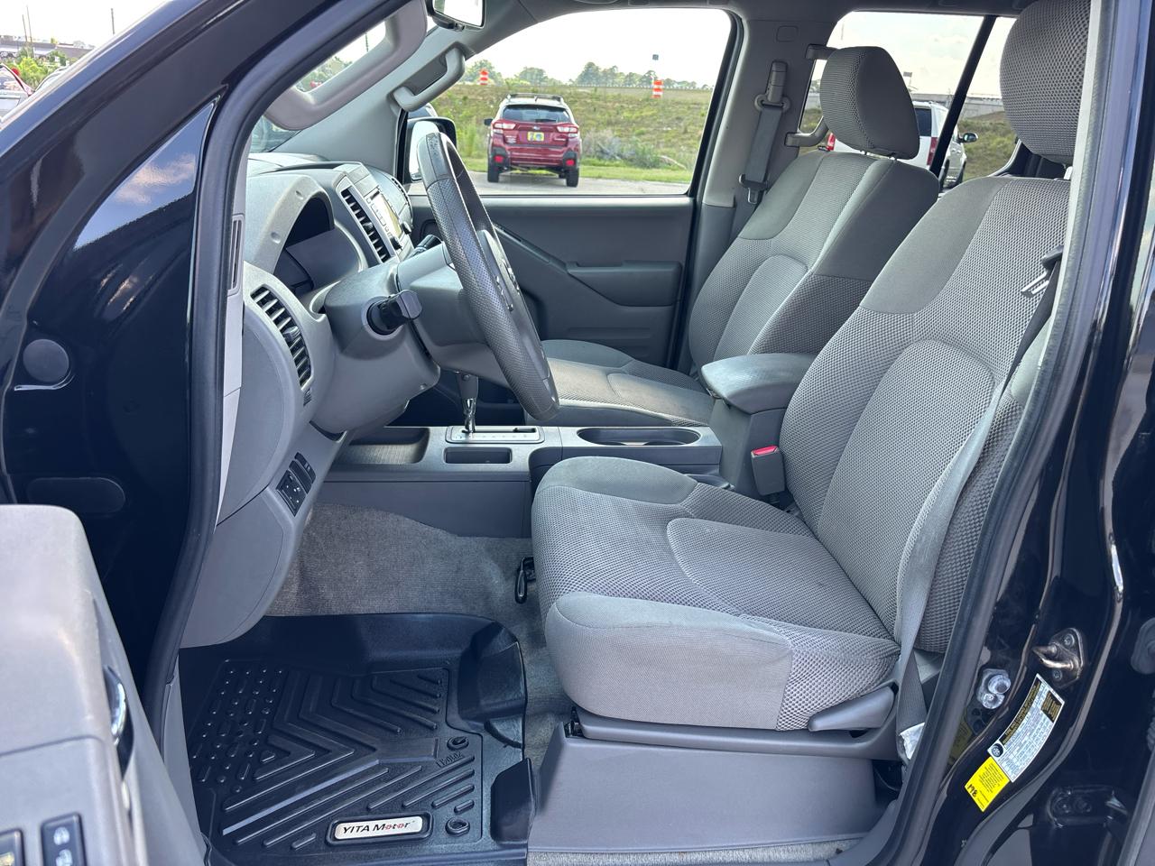 Nissan Frontier 2WD Crew Cab SWB Auto SV 2015