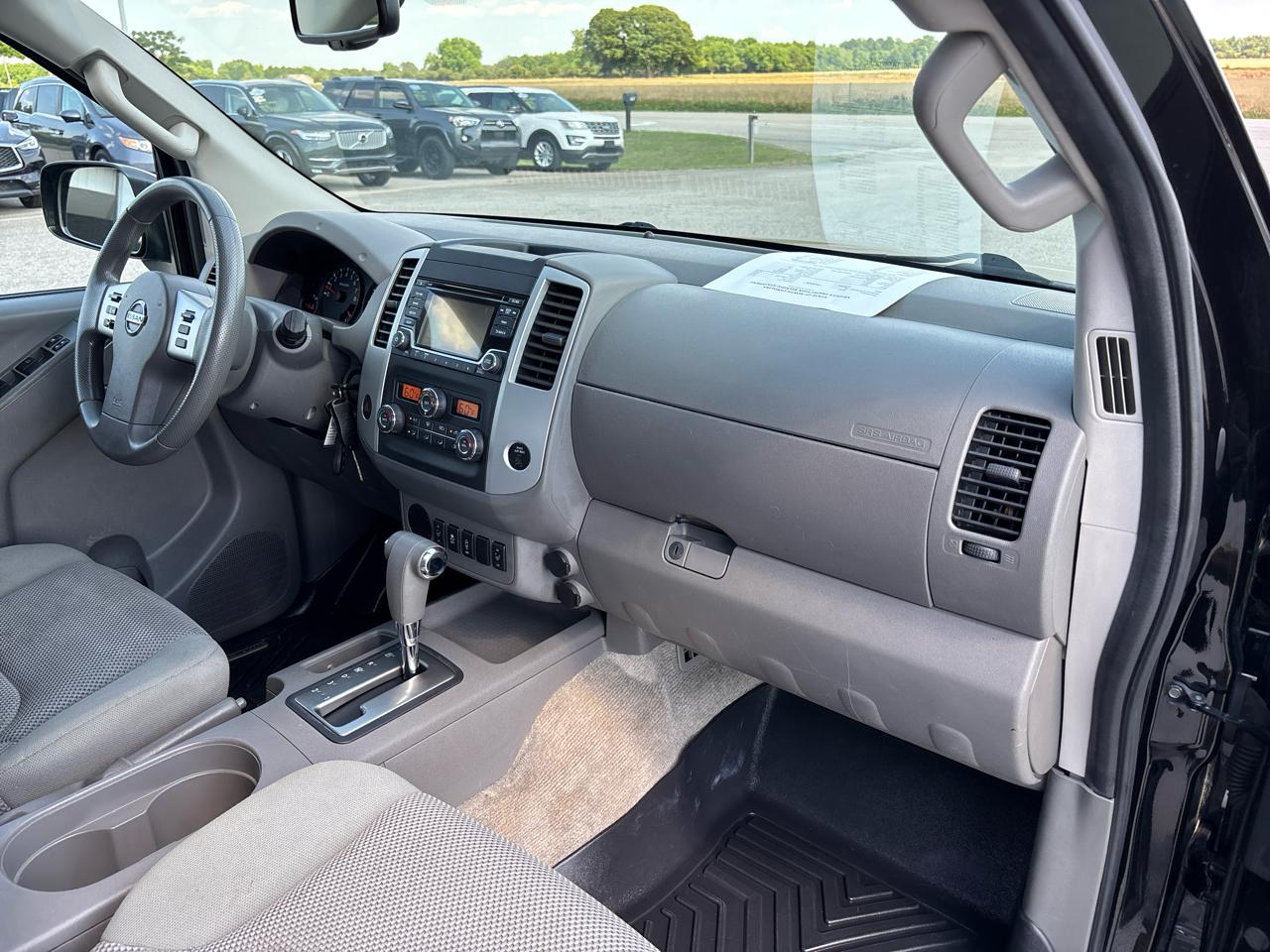 Nissan Frontier 2WD Crew Cab SWB Auto SV 2015