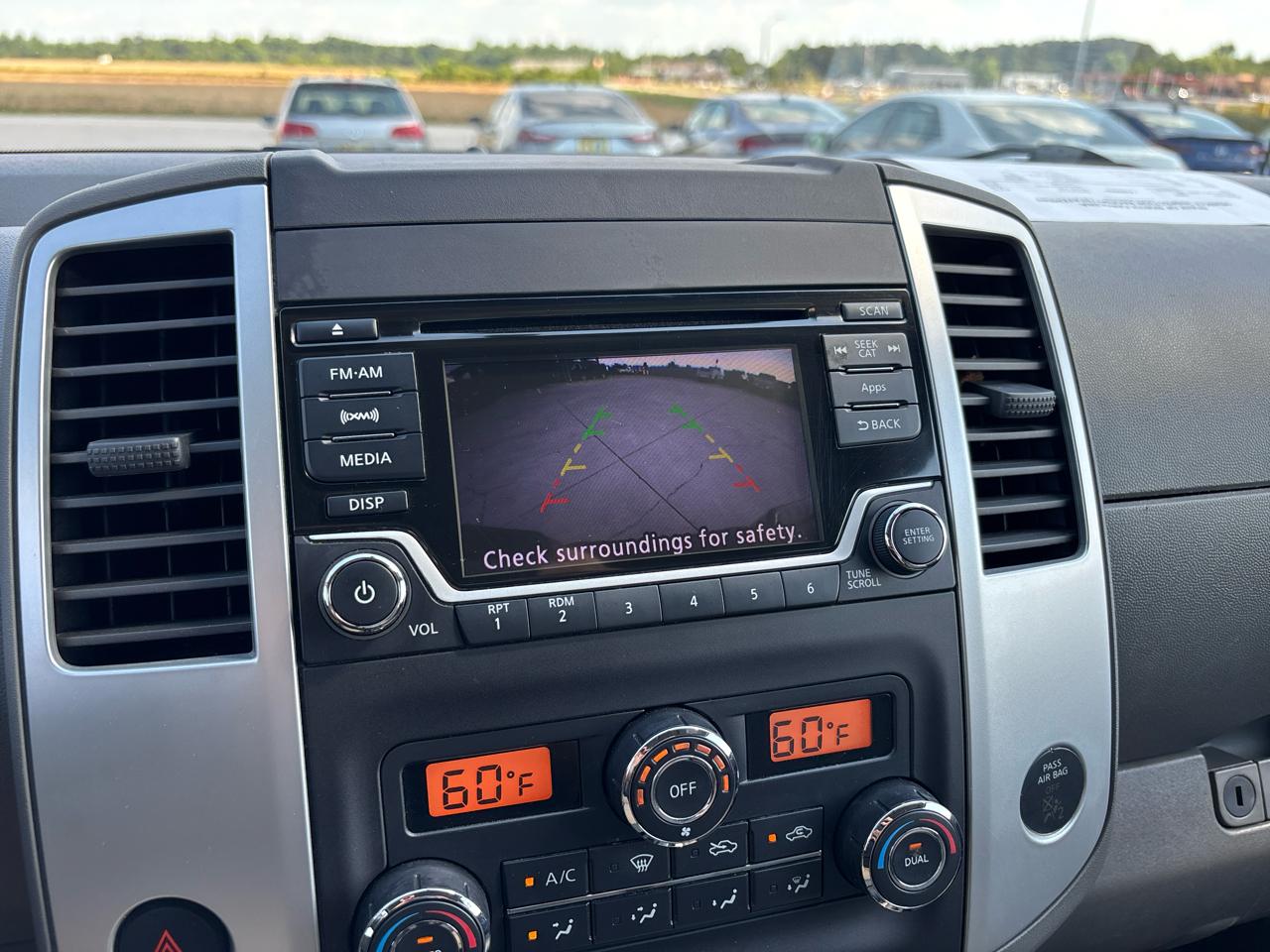 Nissan Frontier 2WD Crew Cab SWB Auto SV 2015