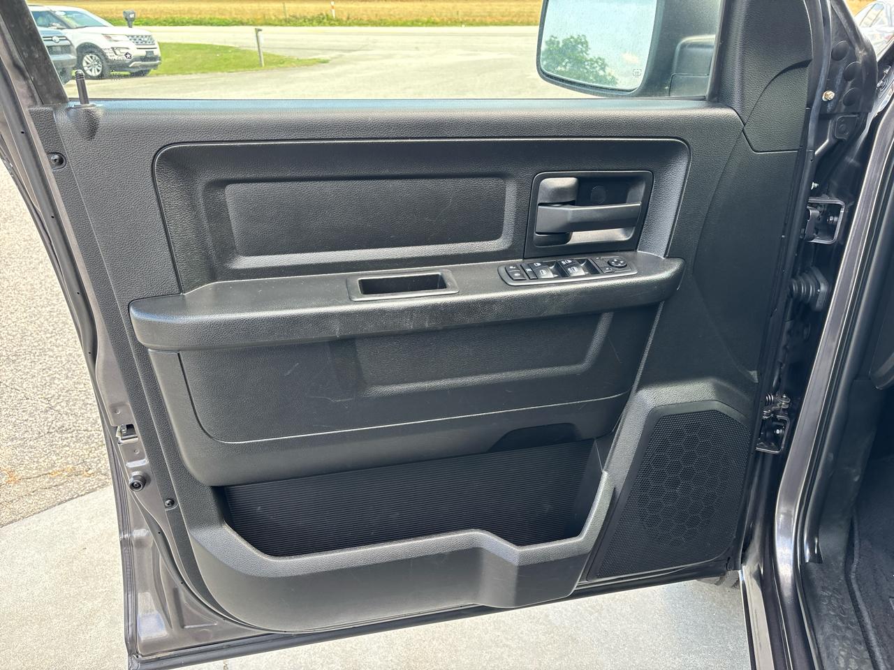 RAM 1500 Classic Express 4x4 Quad Cab 6'4" Box 2019