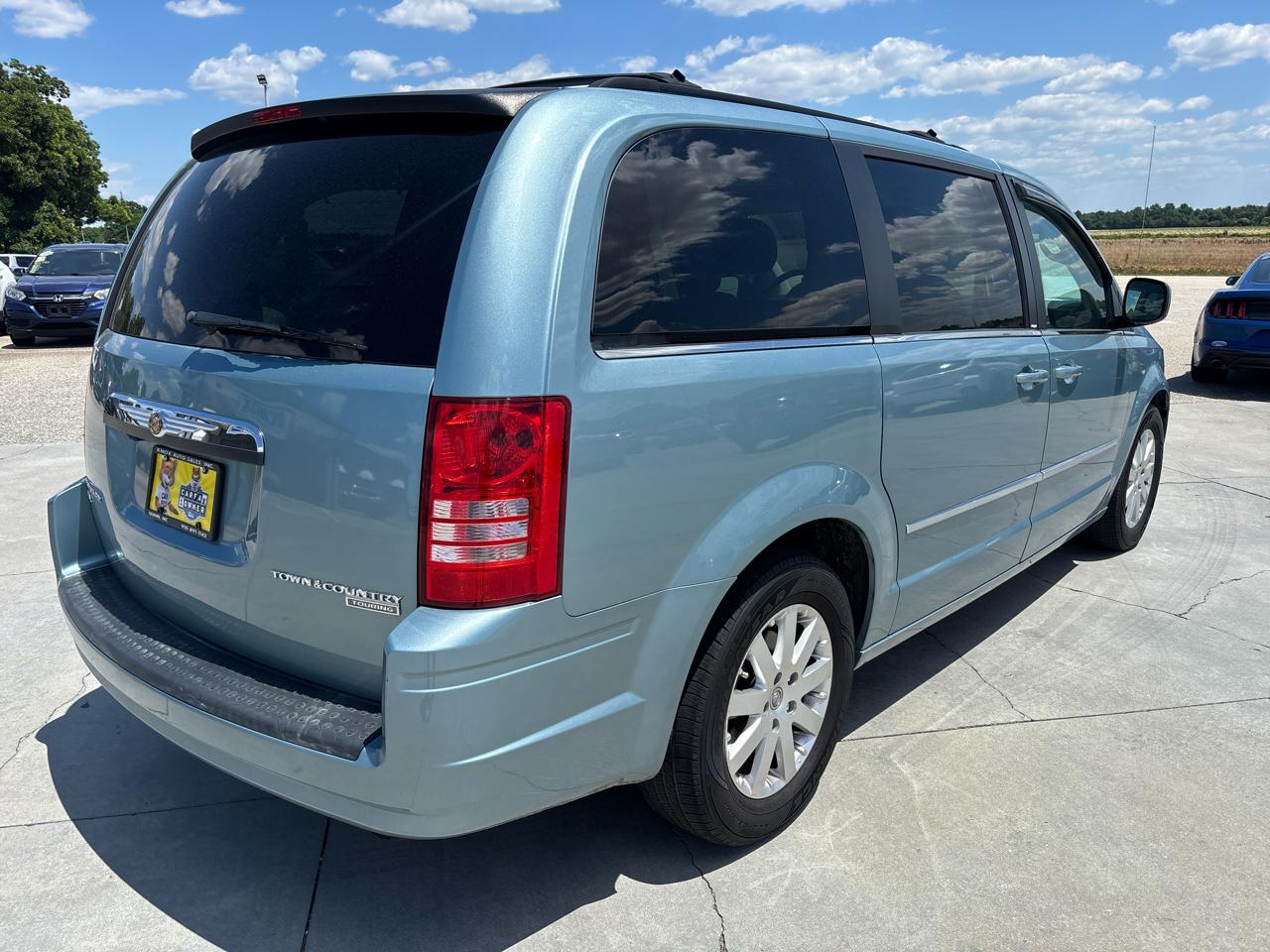 Chrysler Town & Country 4dr Wgn Touring Plus 2010