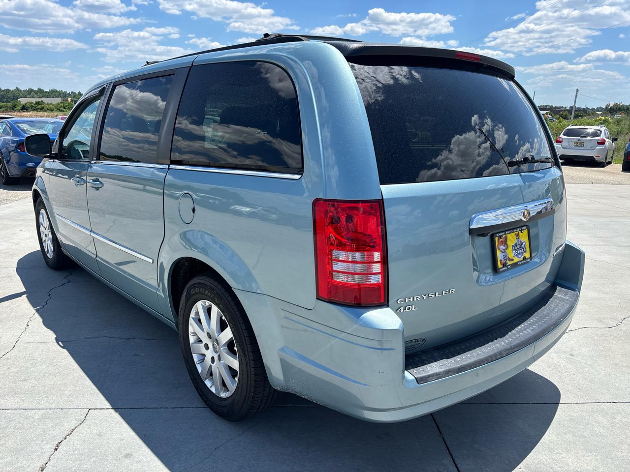 Chrysler Town & Country 4dr Wgn Touring Plus 2010
