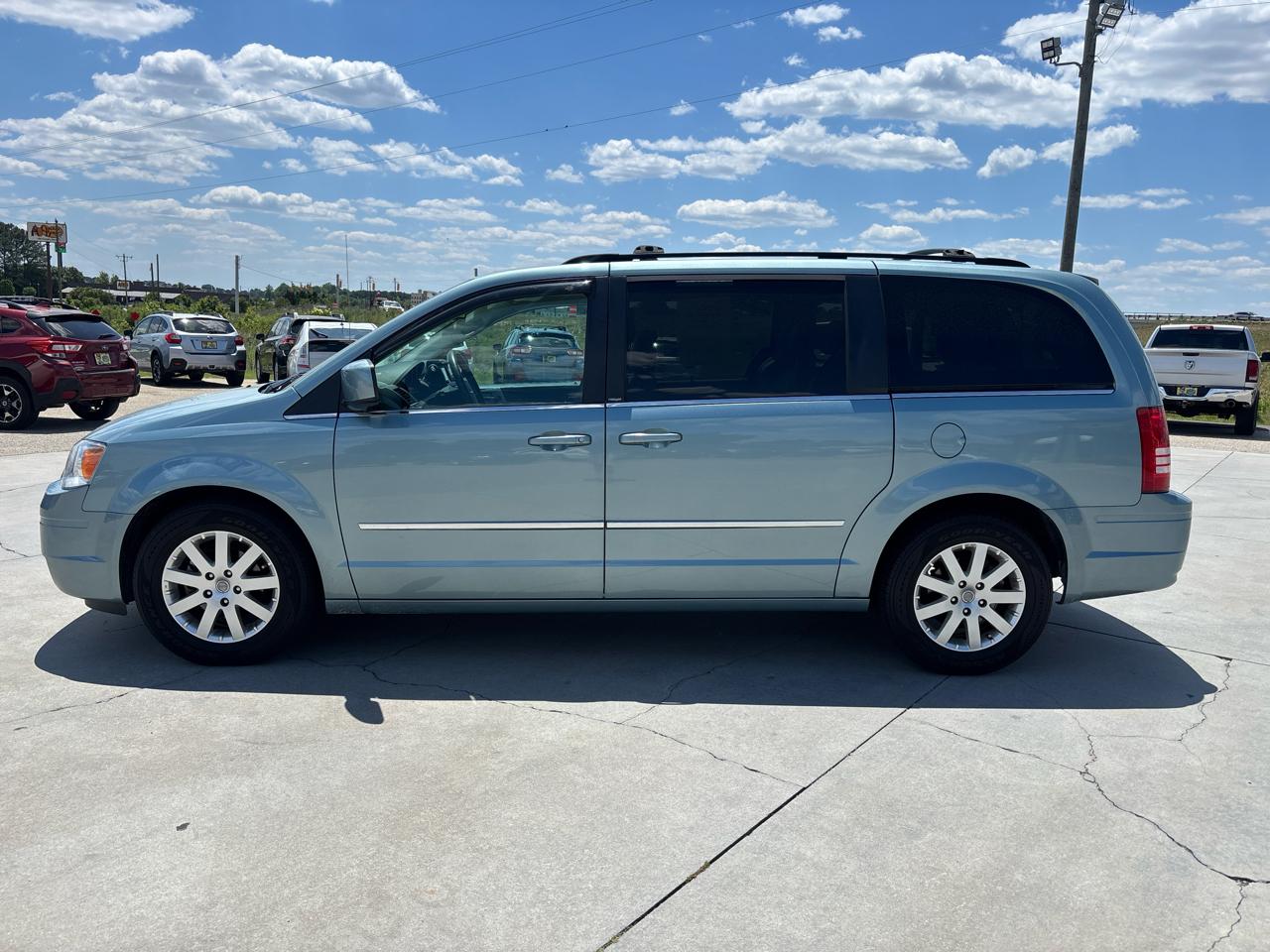 Chrysler Town & Country 4dr Wgn Touring Plus 2010