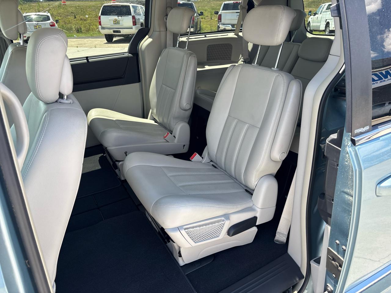 Chrysler Town & Country 4dr Wgn Touring Plus 2010