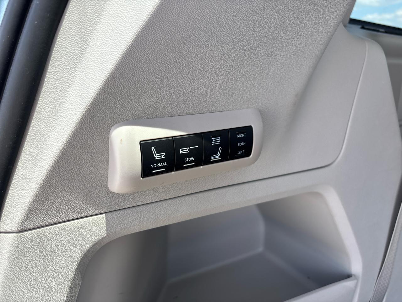 Chrysler Town & Country 4dr Wgn Touring Plus 2010
