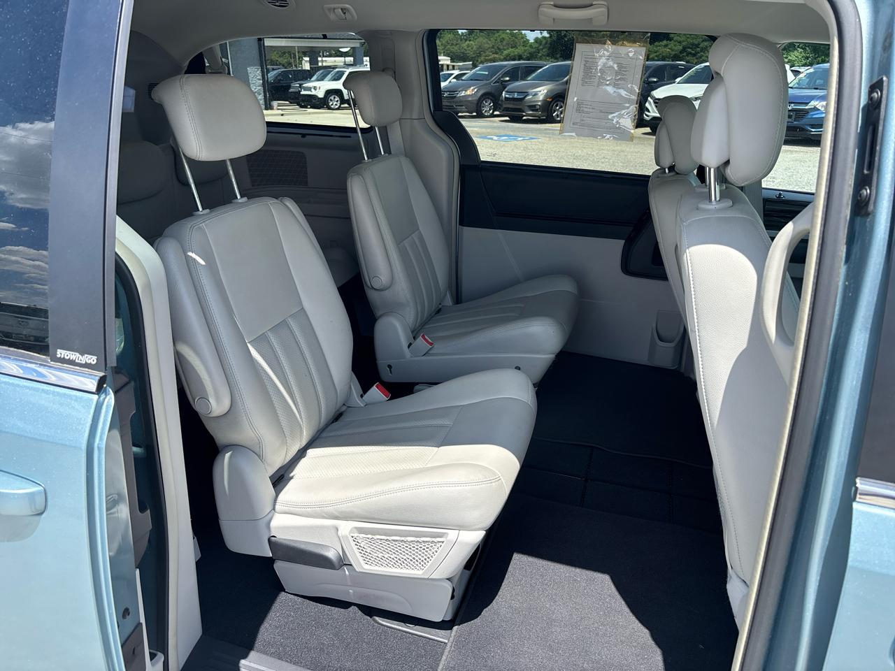 Chrysler Town & Country 4dr Wgn Touring Plus 2010