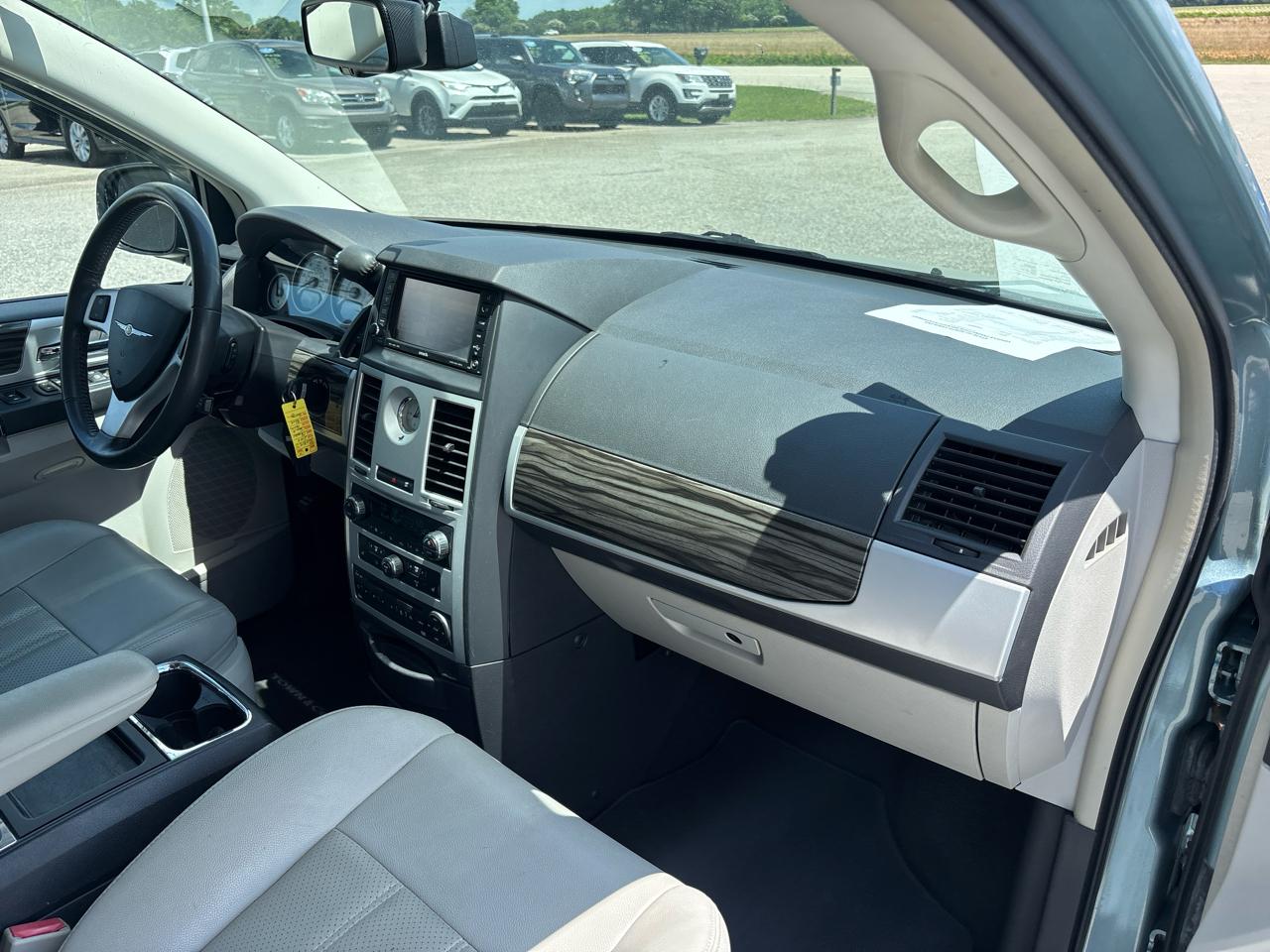 Chrysler Town & Country 4dr Wgn Touring Plus 2010