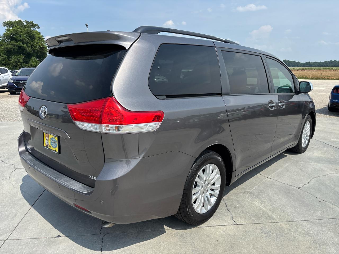 Toyota Sienna XLE FWD 8-Passenger V6 2014