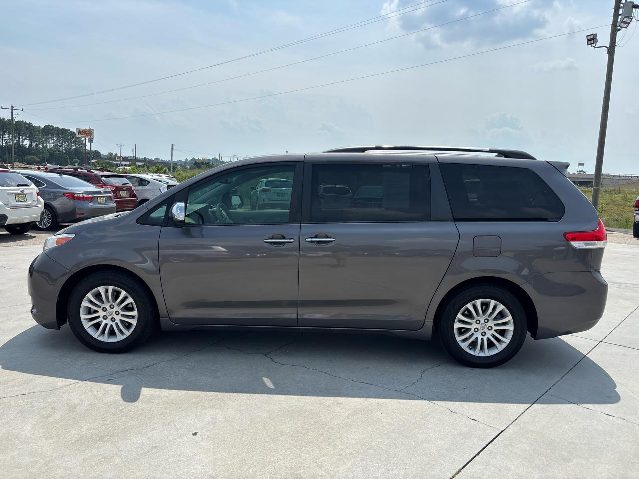 Toyota Sienna XLE FWD 8-Passenger V6 2014