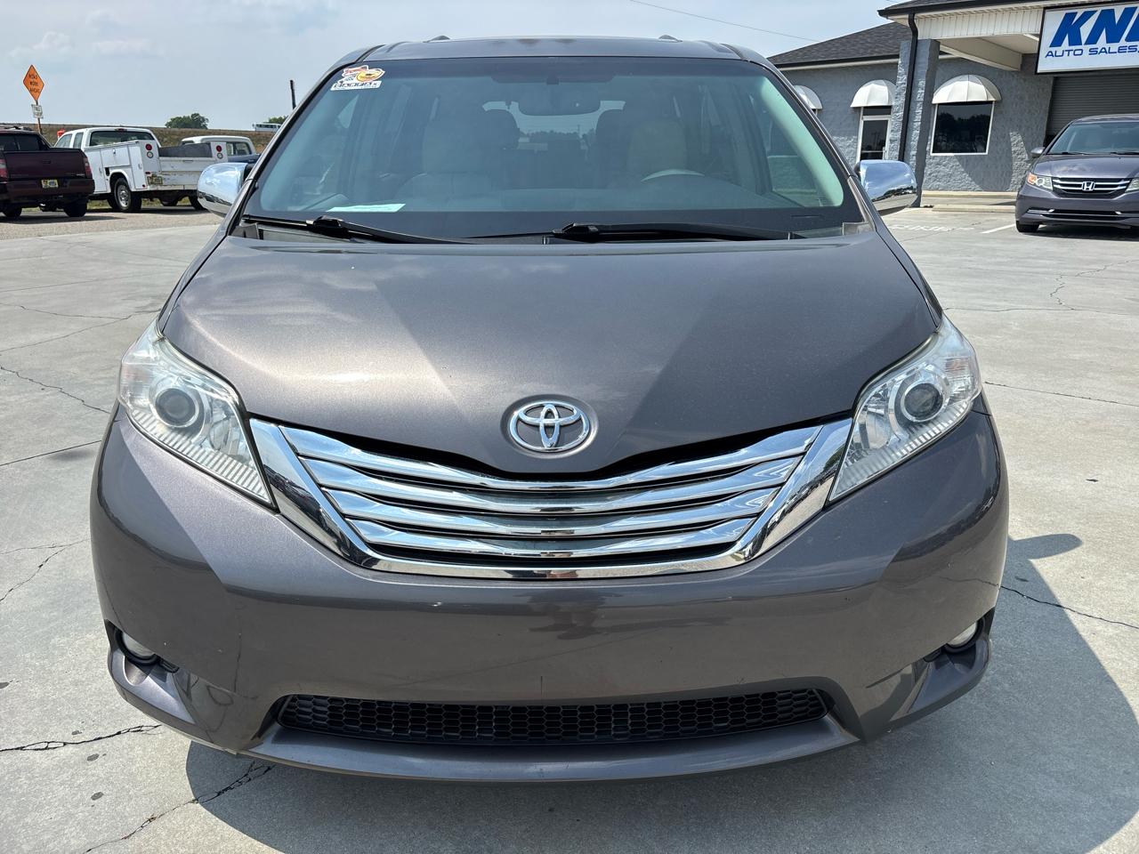 Toyota Sienna XLE FWD 8-Passenger V6 2014