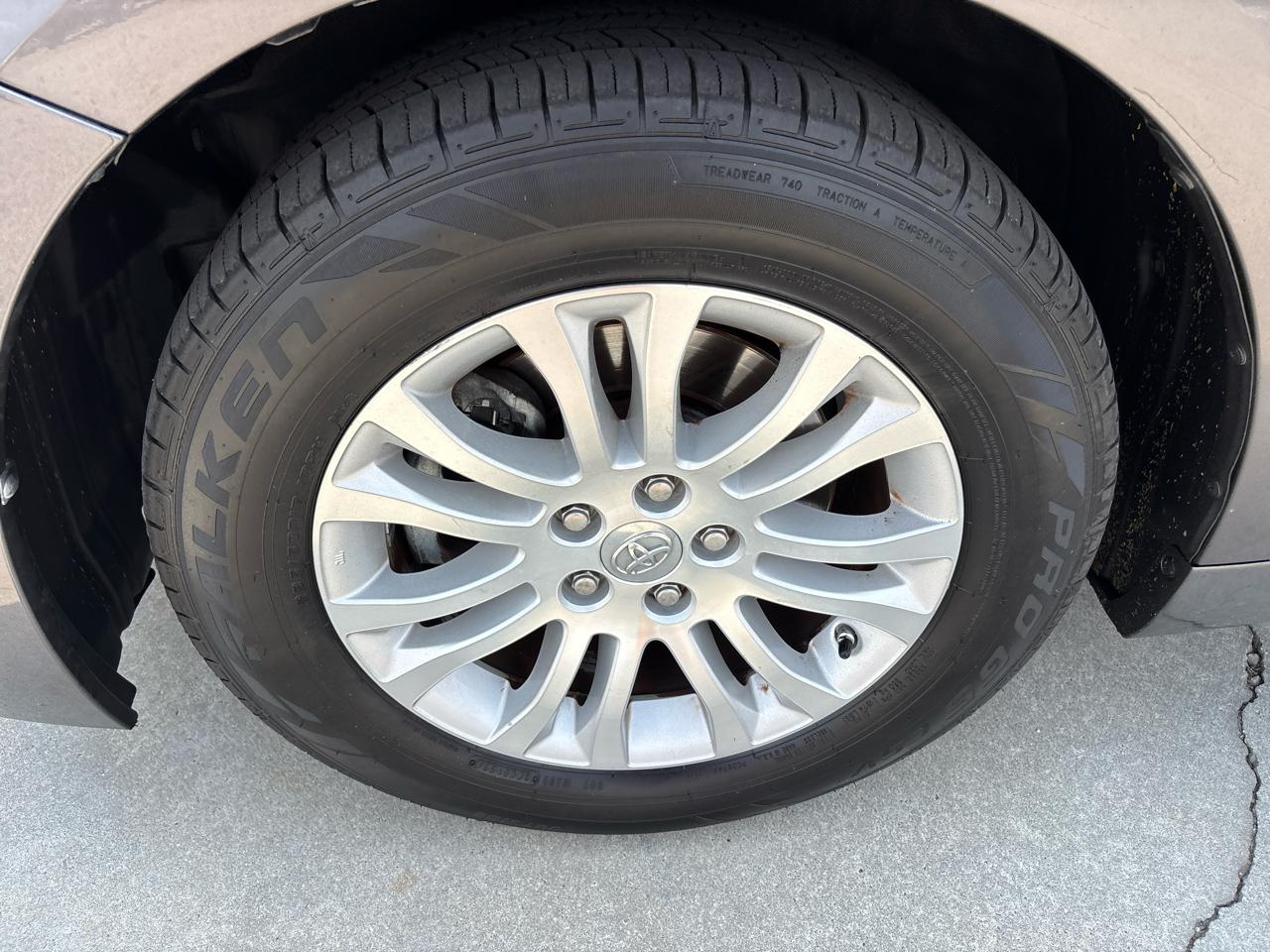 Toyota Sienna XLE FWD 8-Passenger V6 2014