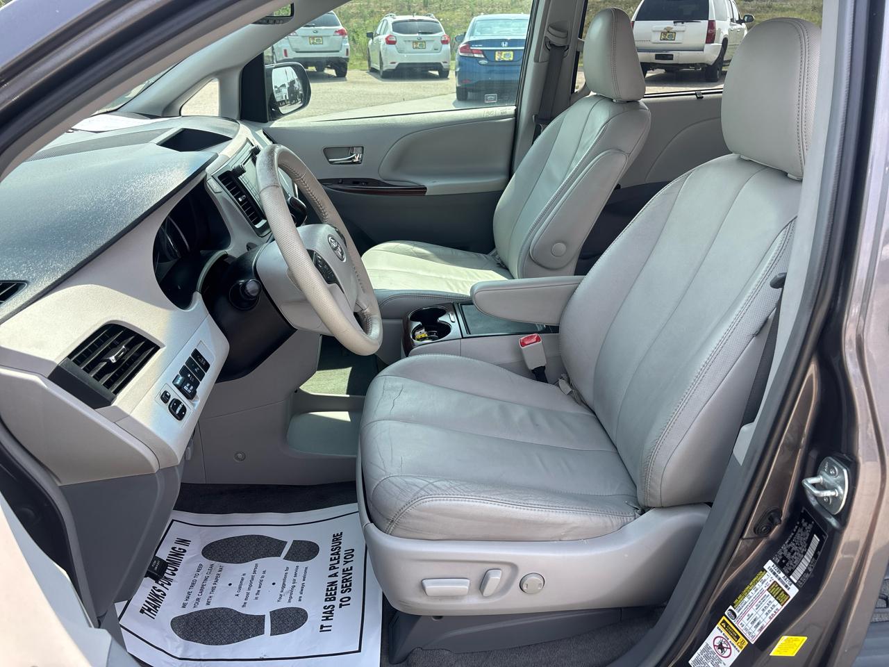 Toyota Sienna XLE FWD 8-Passenger V6 2014
