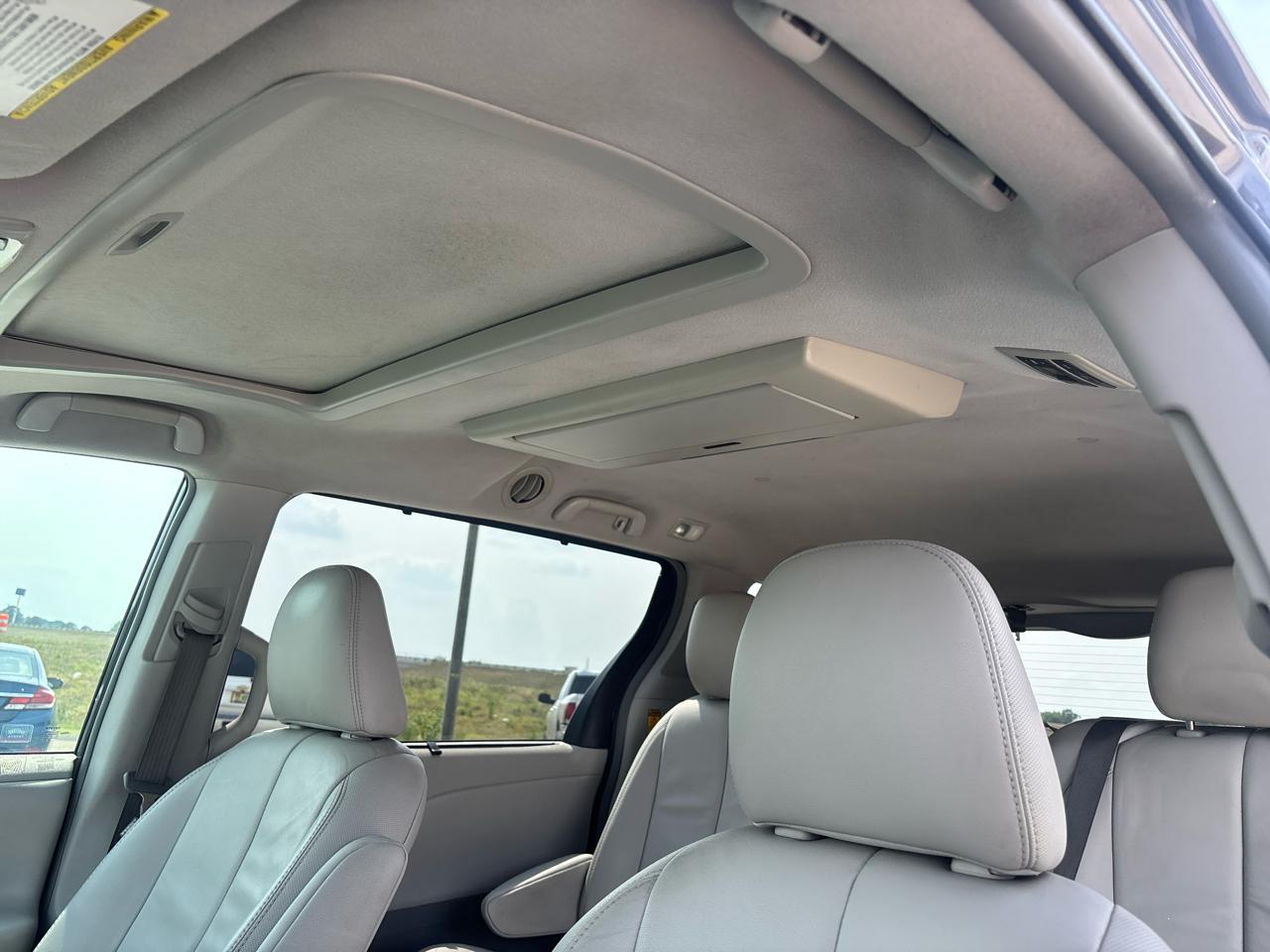 Toyota Sienna XLE FWD 8-Passenger V6 2014