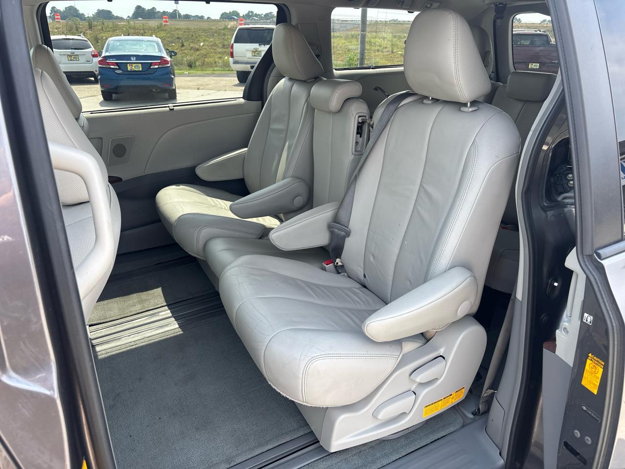 Toyota Sienna XLE FWD 8-Passenger V6 2014