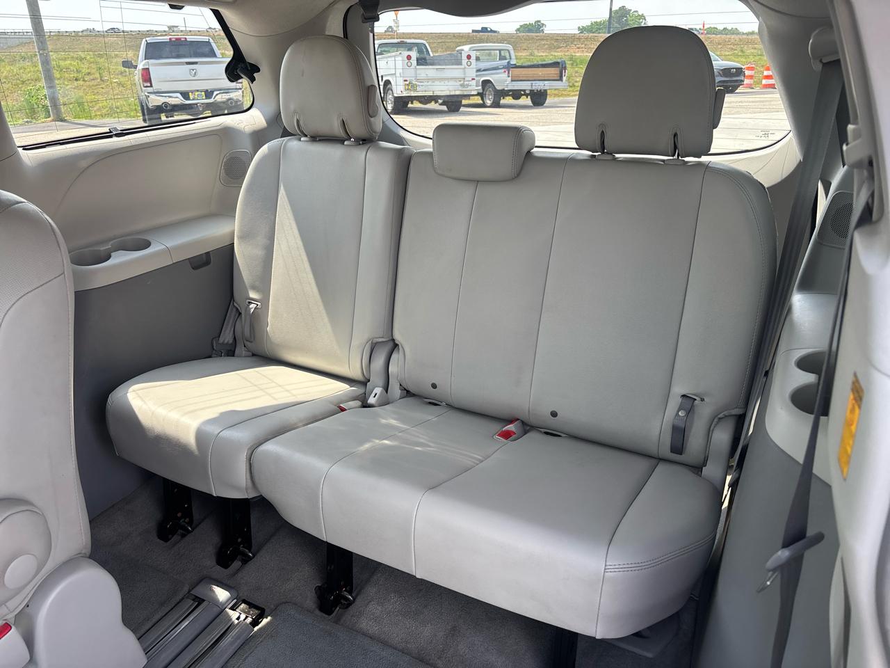 Toyota Sienna XLE FWD 8-Passenger V6 2014