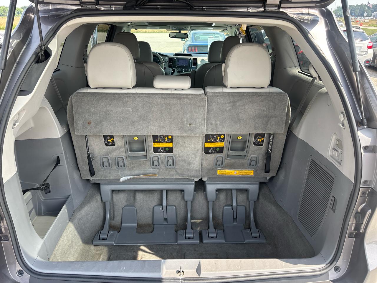 Toyota Sienna XLE FWD 8-Passenger V6 2014