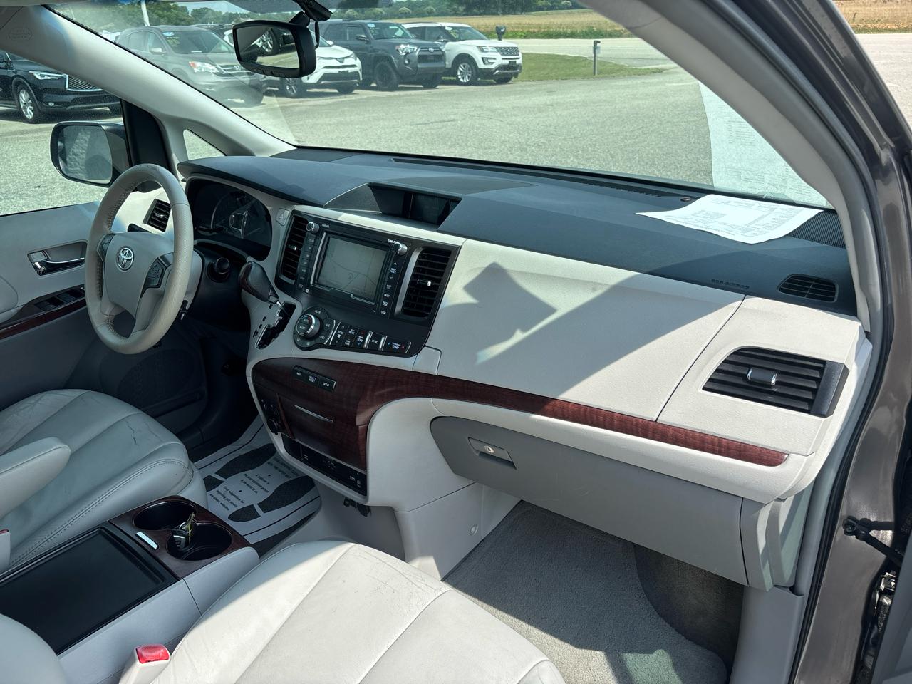 Toyota Sienna XLE FWD 8-Passenger V6 2014