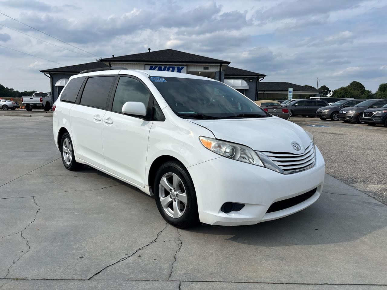 Toyota Sienna LE FWD 8-Passenger (Natl) 2017