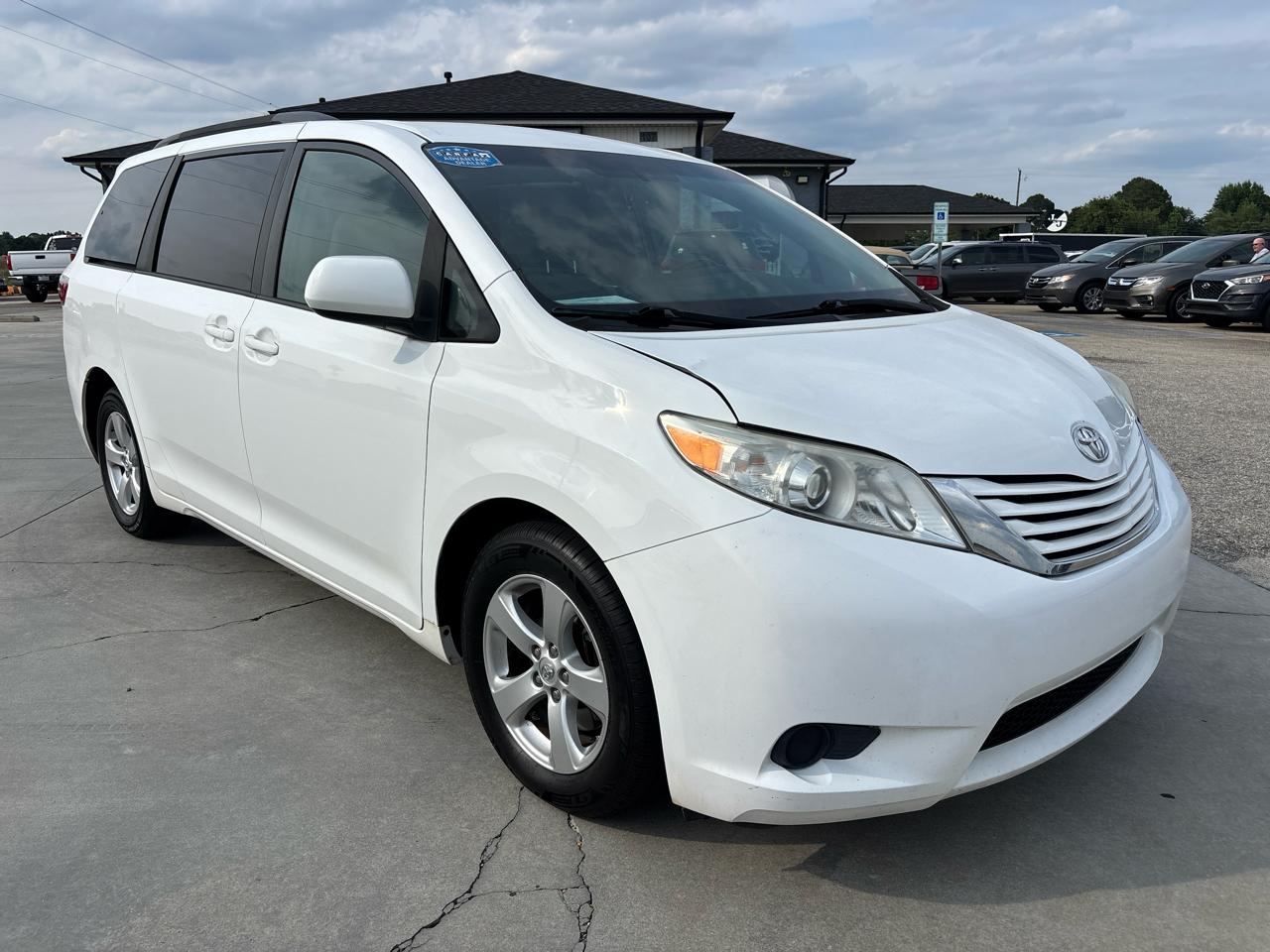 Toyota Sienna LE FWD 8-Passenger (Natl) 2017