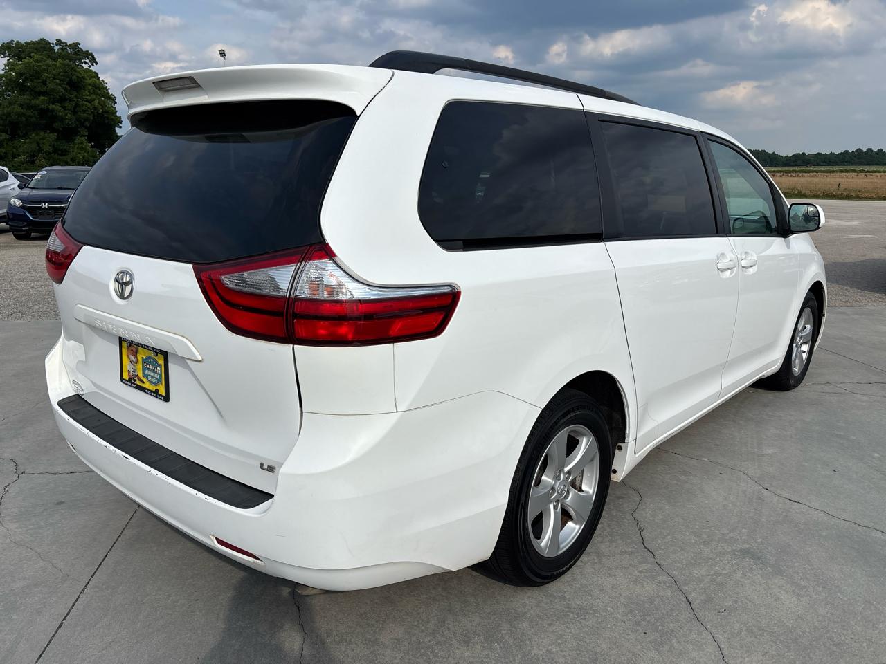 Toyota Sienna LE FWD 8-Passenger (Natl) 2017