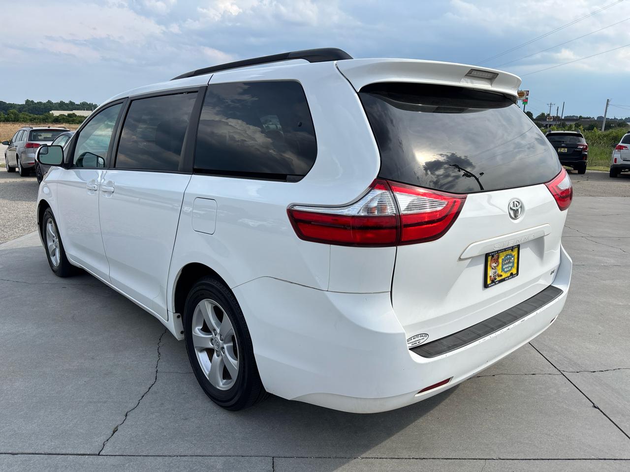 Toyota Sienna LE FWD 8-Passenger (Natl) 2017