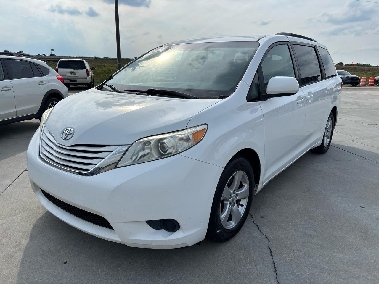 Toyota Sienna LE FWD 8-Passenger (Natl) 2017