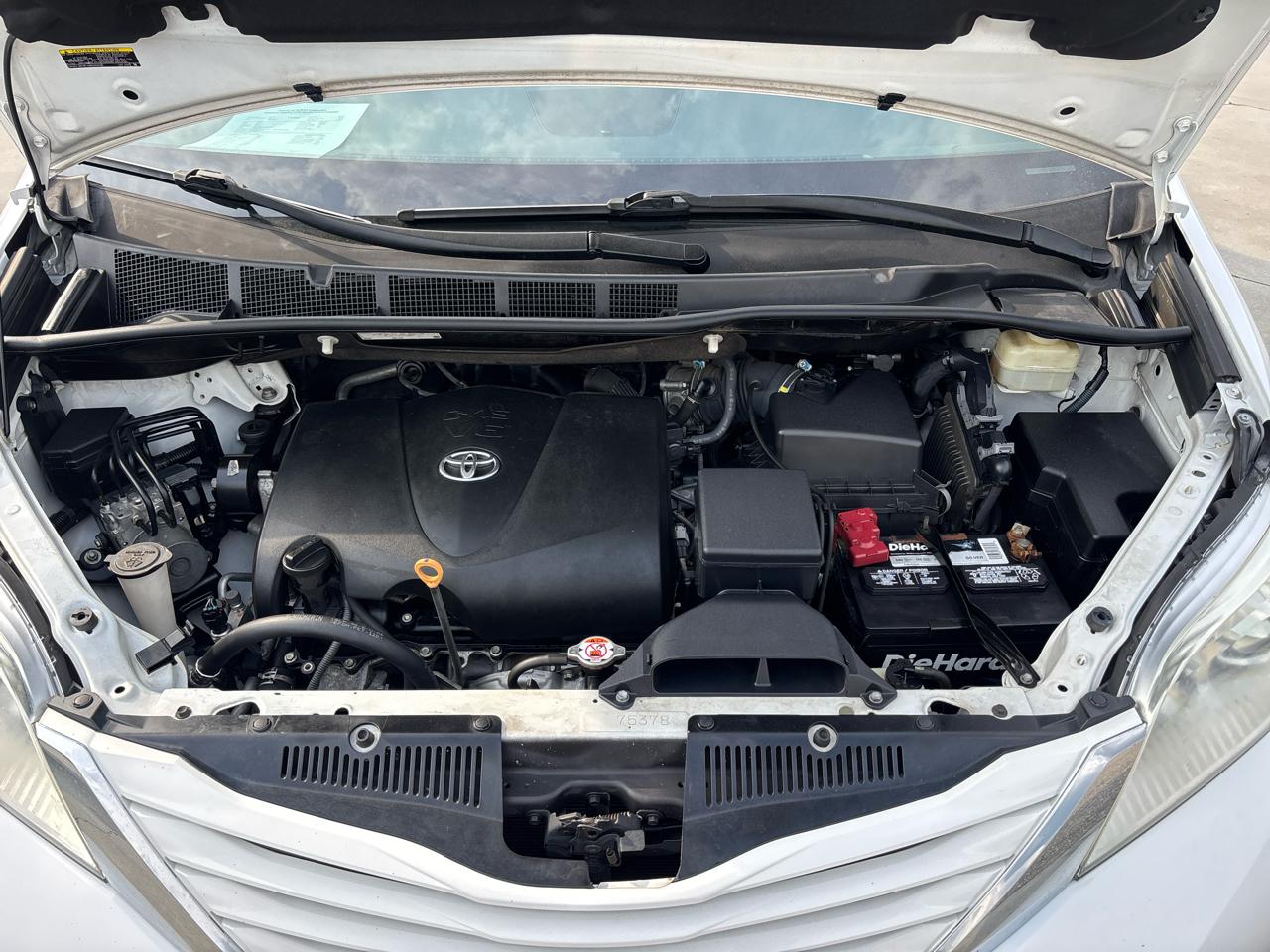 Toyota Sienna LE FWD 8-Passenger (Natl) 2017