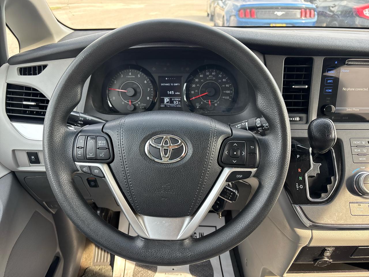 Toyota Sienna LE FWD 8-Passenger (Natl) 2017