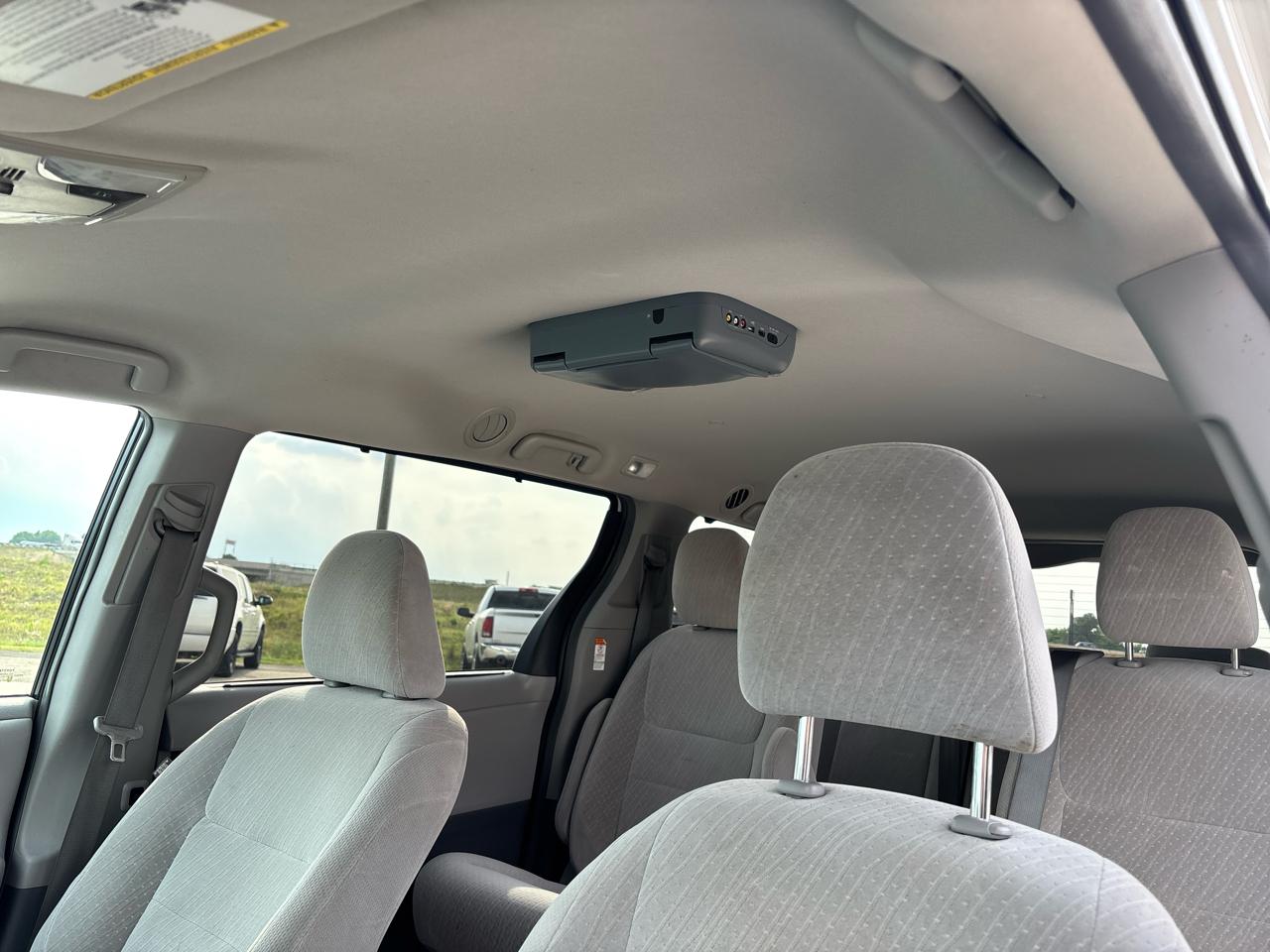 Toyota Sienna LE FWD 8-Passenger (Natl) 2017