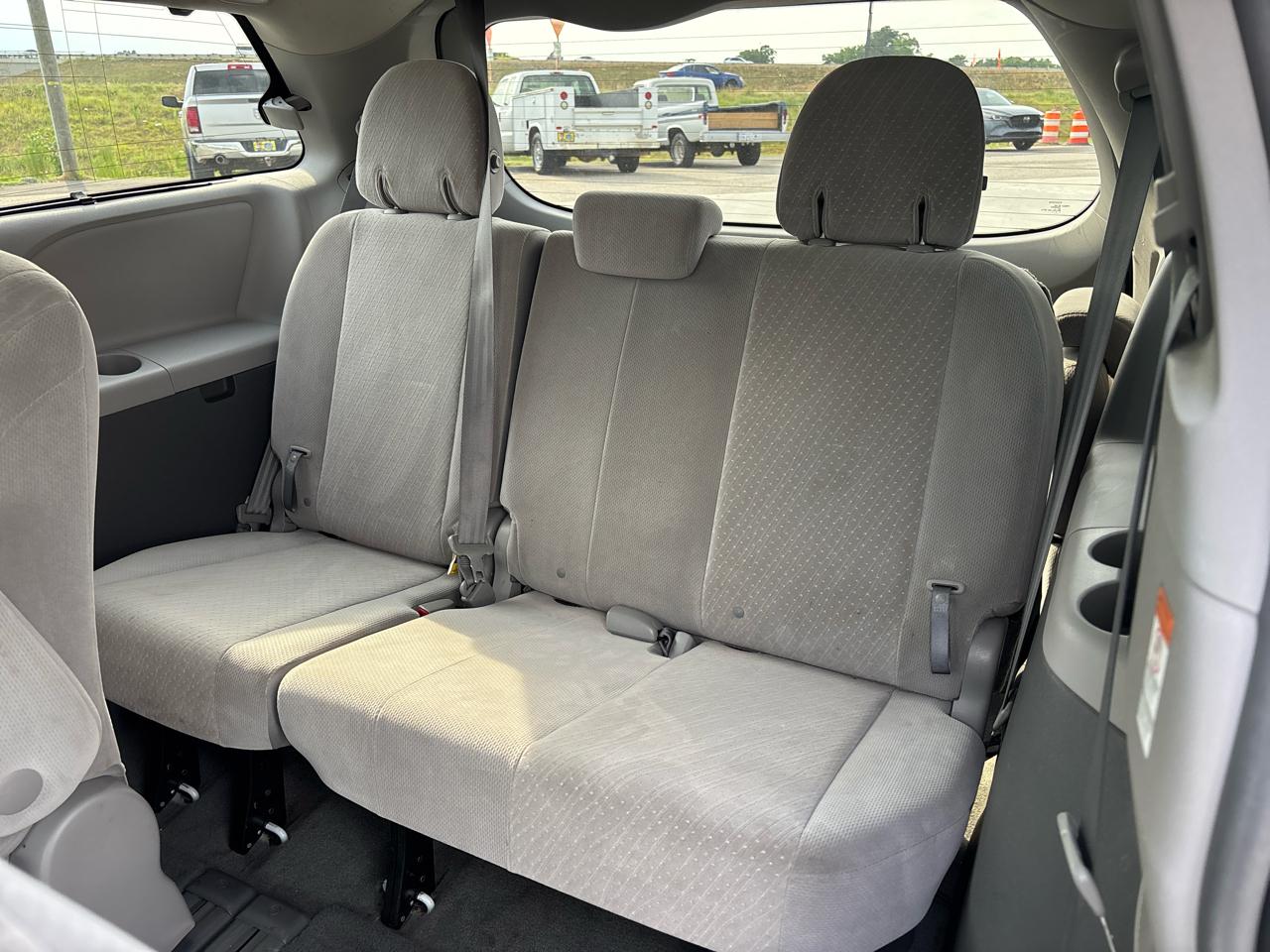 Toyota Sienna LE FWD 8-Passenger (Natl) 2017