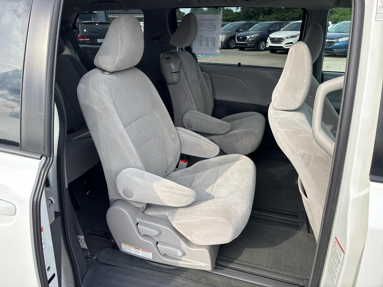 Toyota Sienna LE FWD 8-Passenger (Natl) 2017