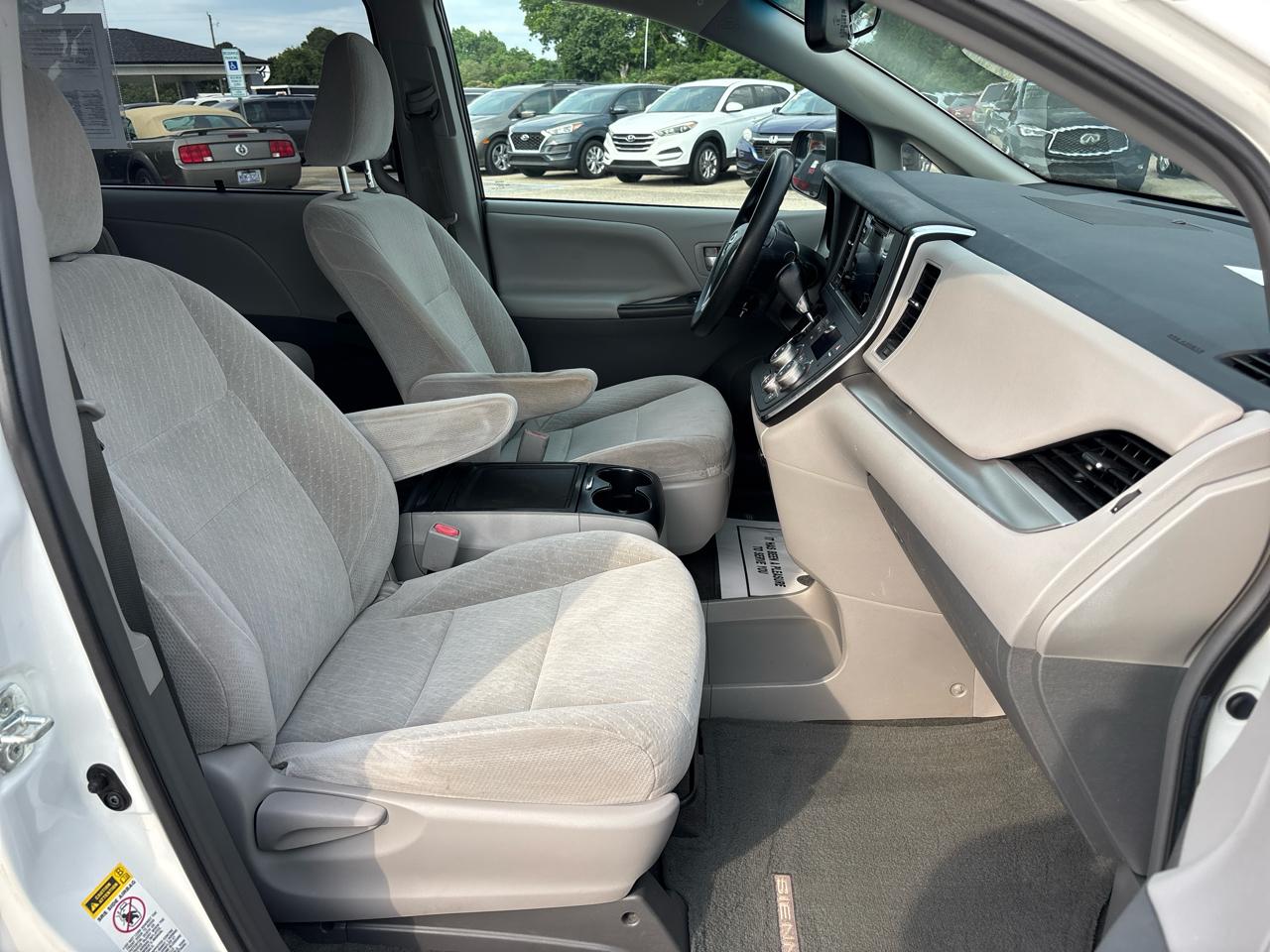 Toyota Sienna LE FWD 8-Passenger (Natl) 2017